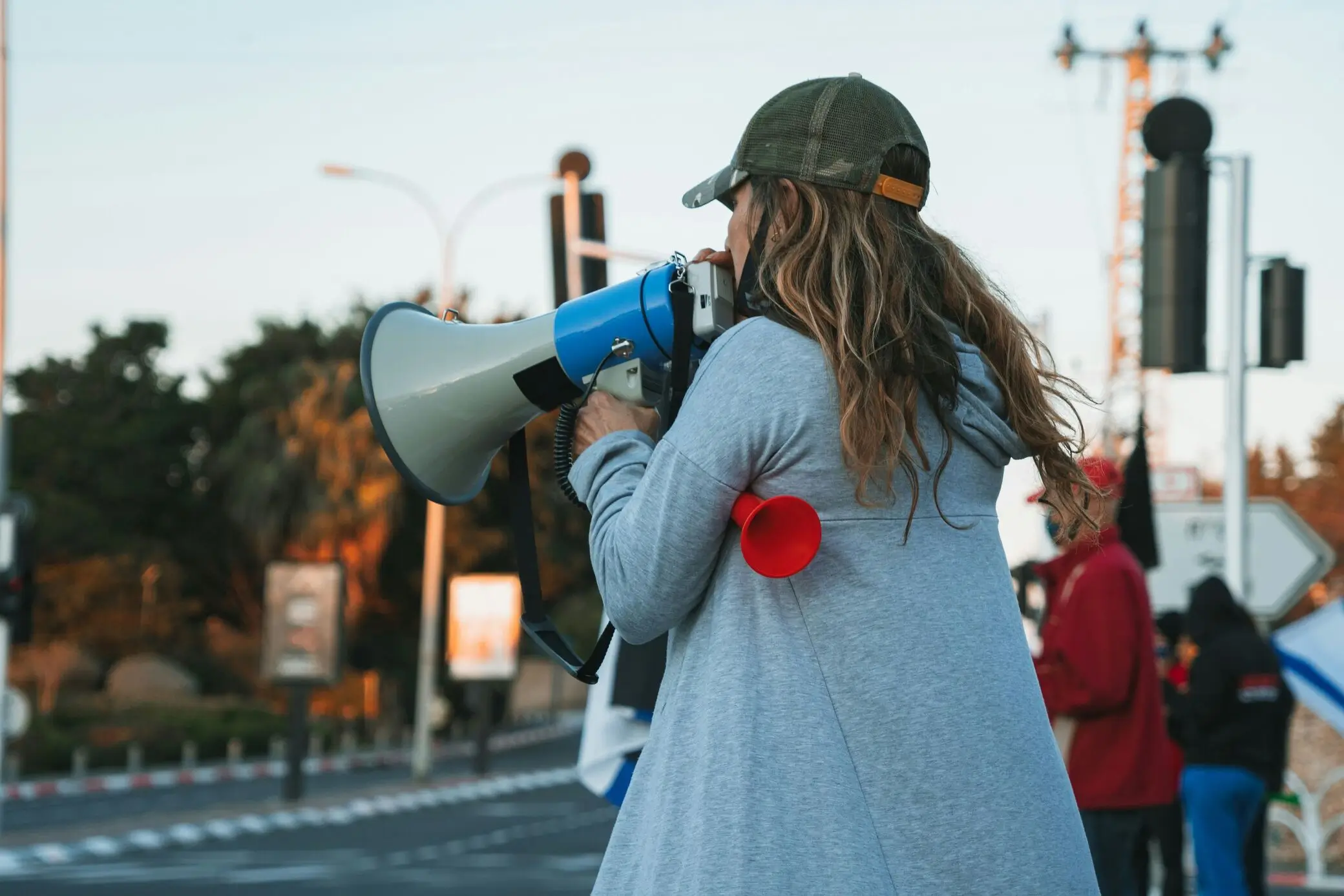 Elle agit au niveau collectif et individuel.